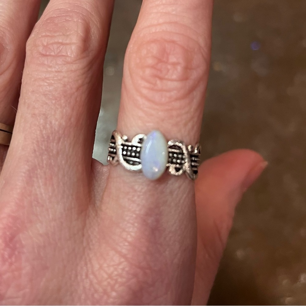 Vintage-Style Opal Silver Filigree Ring - Sz 6 - Picture 4 of 10